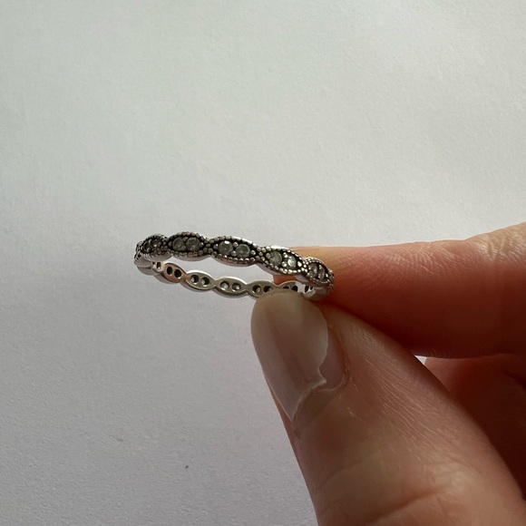 Pandora Sparkling Leaves Stackable Ring - Picture 9 of 11